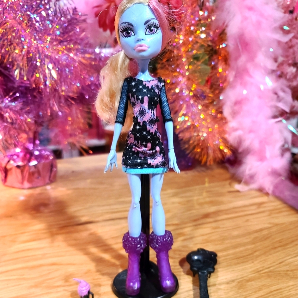 2013 MONSTER HIGH COFFIN BEAN ABBEY BOMINABLE DOLL!